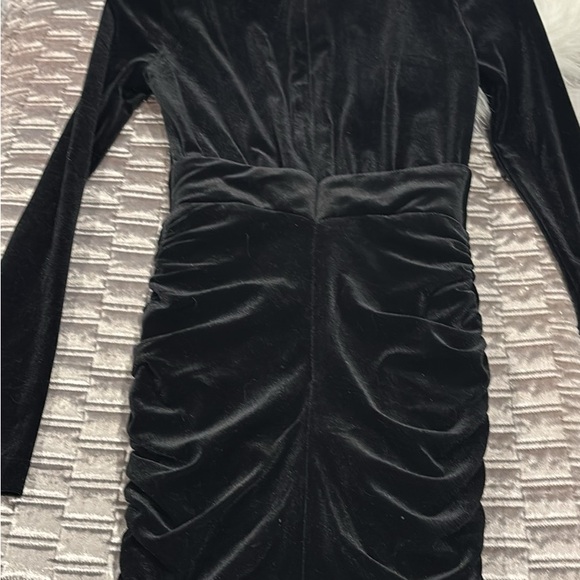 Chic Black Velvet Long Sleeve Dress - Picture 4 of 4